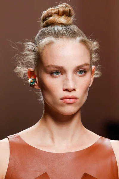 Look 19